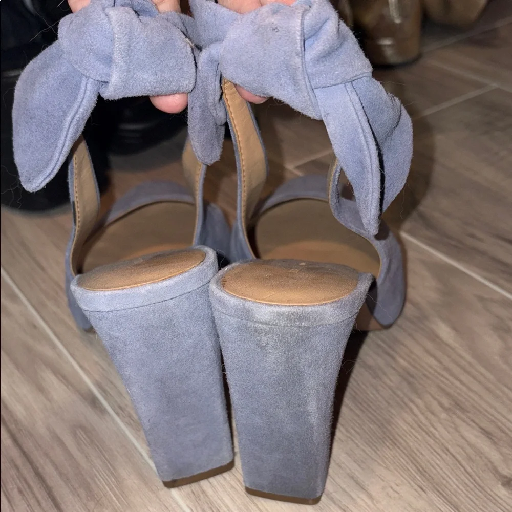 Banana Republic Blue Suede Heels with Bow Detail. Worn 3 times like new - Picture 3 of 9